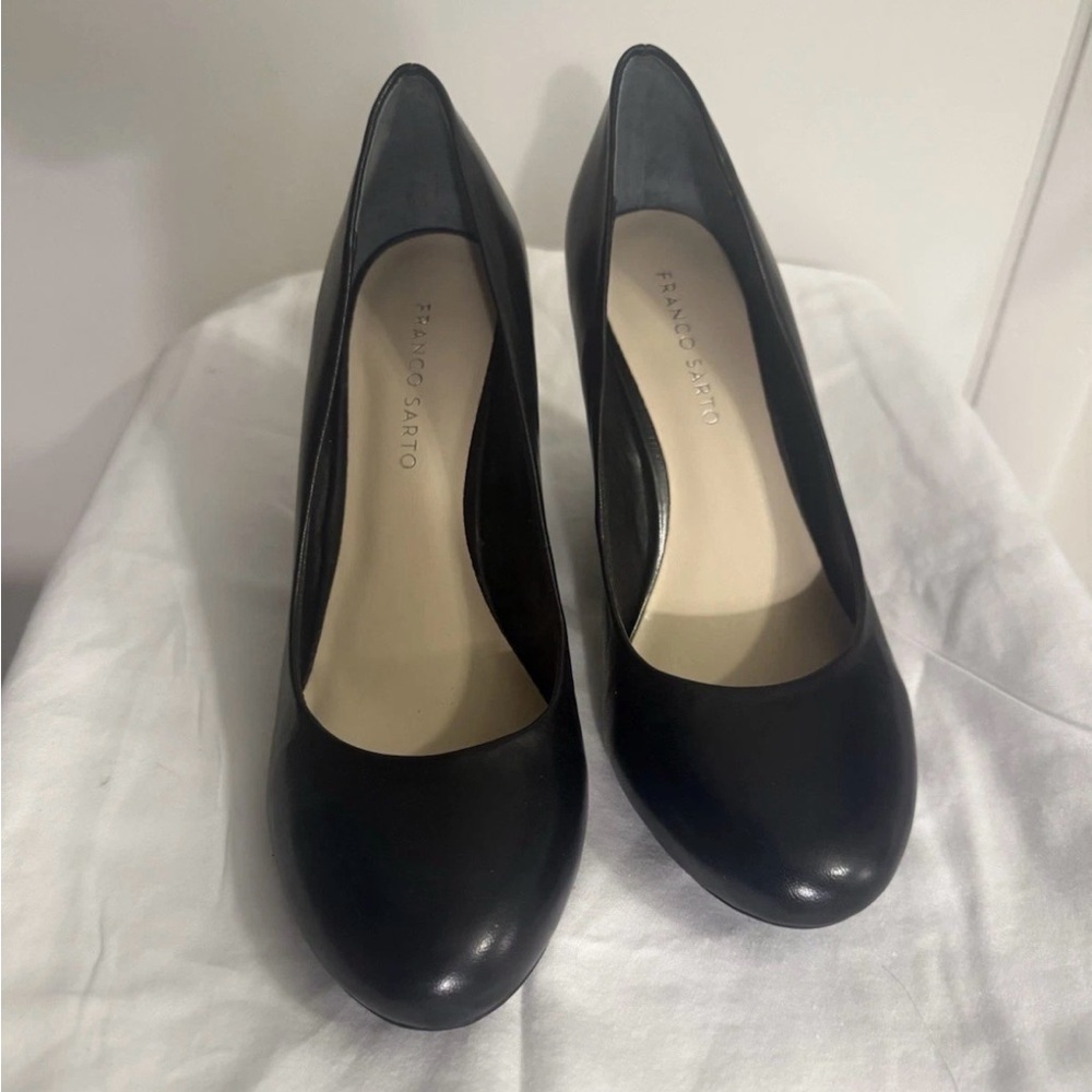 Franco Sarto Classic Black wedges
